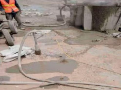 荷塘水泥混凝土路面板底注浆技术 路面脱空注浆整治方案