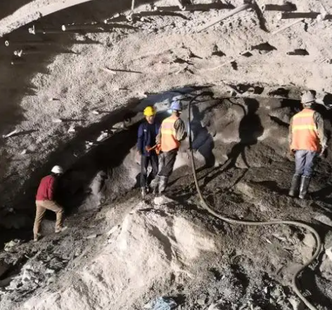 荷塘拱顶带模注浆料的施工流程及注意事项